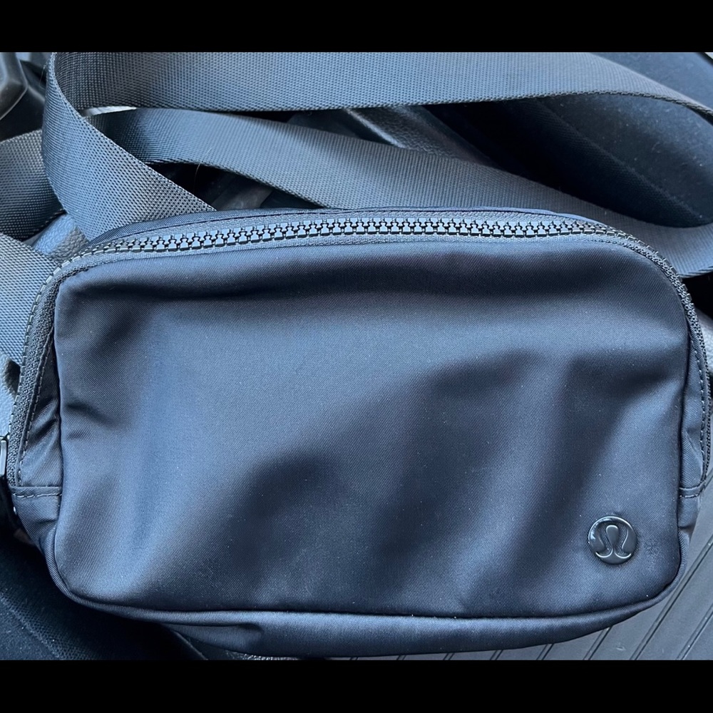 Lululemon Everywhere Belt Bag